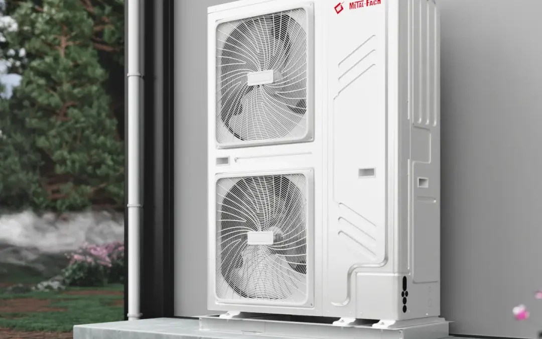Pompa ciepła powietrze-woda METAL-FACH Elika Monoblock 18–30 kW zamontowana przy ścianie budynku