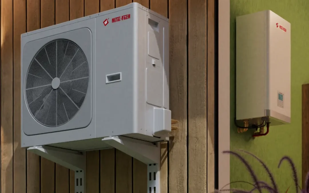 Pompa ciepła typu split Elika Split METAL-FACH – jednostka zewnętrzna i wewnętrzna zamontowane na ścianie domu
